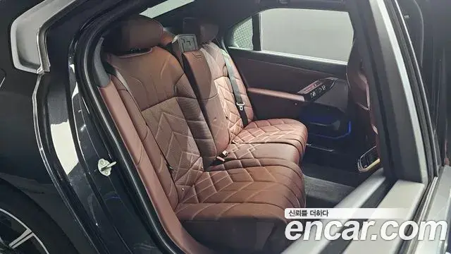 BMW 7 Series 2025 — ფოტო 24/35
