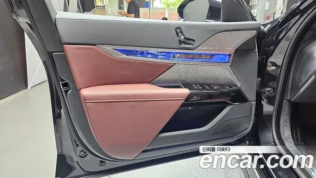 BMW 7 Series 2025 — ფოტო 30/35