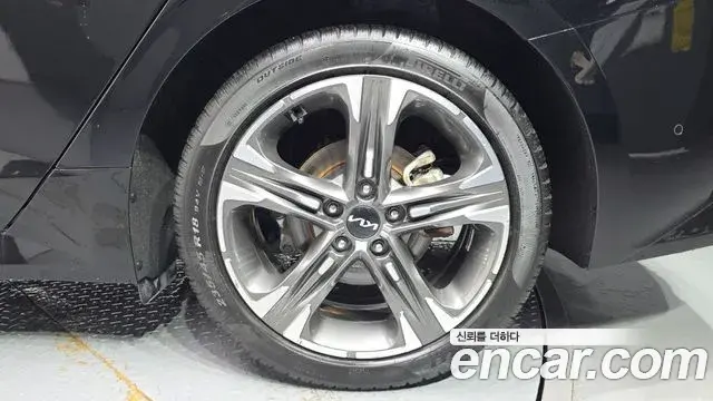 Kia K5 2022 — ფოტო 4/33