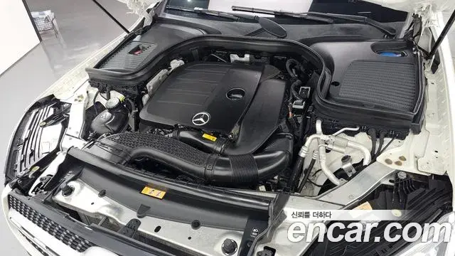 Mercedes-Benz GLC-Class 2023 — Photo 17/32