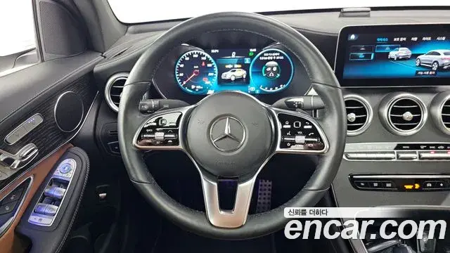 Mercedes-Benz GLC-Class 2023 — Photo 24/32