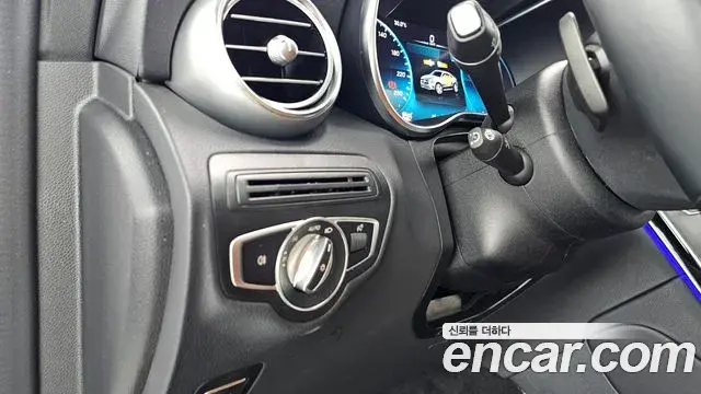 Mercedes-Benz GLC-Class 2023 — Photo 27/32