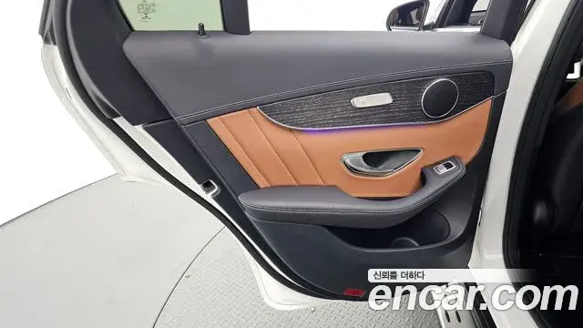 Mercedes-Benz GLC-Class 2023 — Photo 5/32