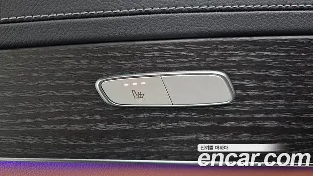 Mercedes-Benz GLC-Class 2023 — Photo 22/32