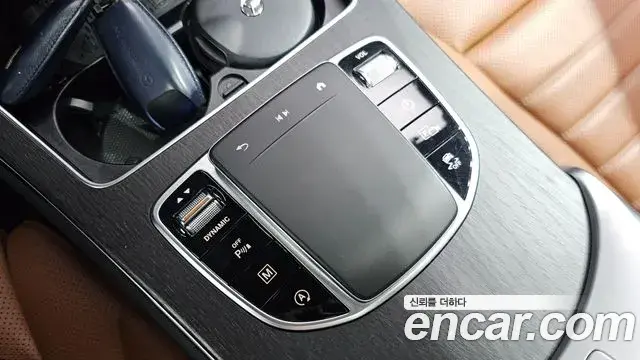 Mercedes-Benz GLC-Class 2023 — Photo 18/32