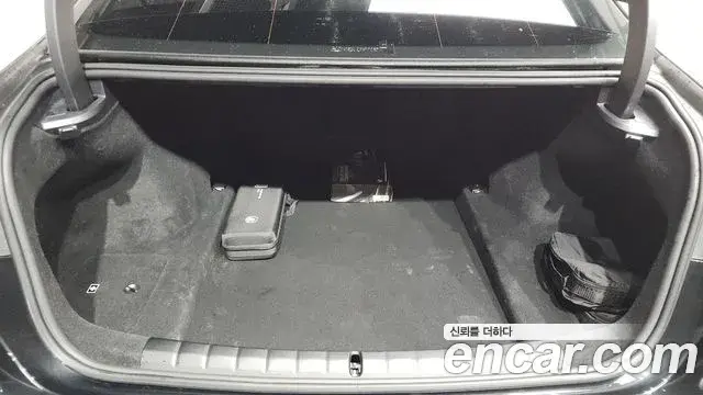 BMW 7 Series 2025 — Photo 32/37