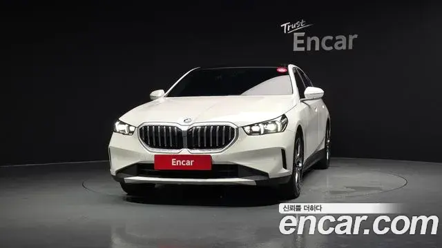 BMW 5 Series 2023 — Photo 15/20