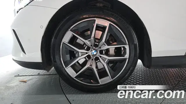 BMW 5 Series 2023 — Photo 20/20