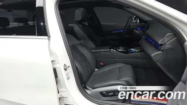 BMW 5 Series 2023 — Photo 14/20