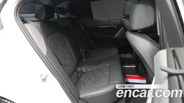 BMW 5 Series 2023 — Photo 10/20
