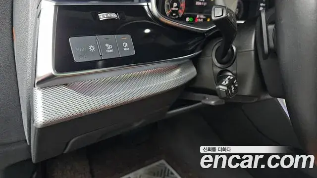 Audi Q8 2021 — Photo 29/34