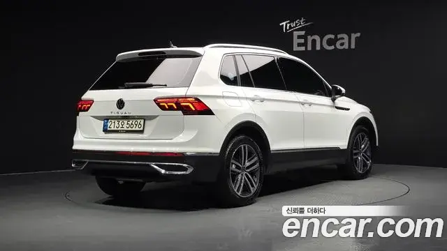 Volkswagen Tiguan 2021 — ფოტო 15/36