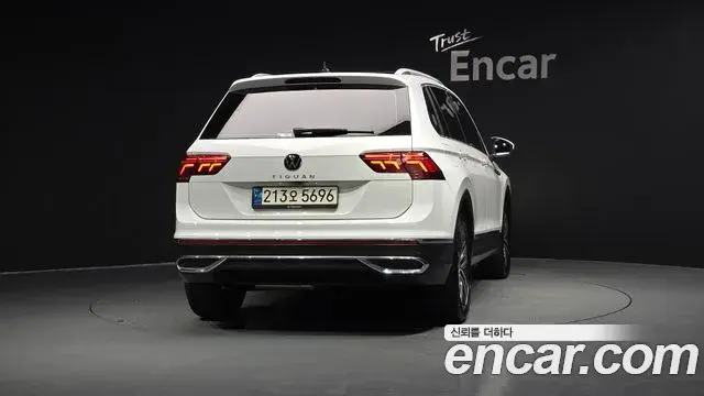Volkswagen Tiguan 2021 — ფოტო 13/36