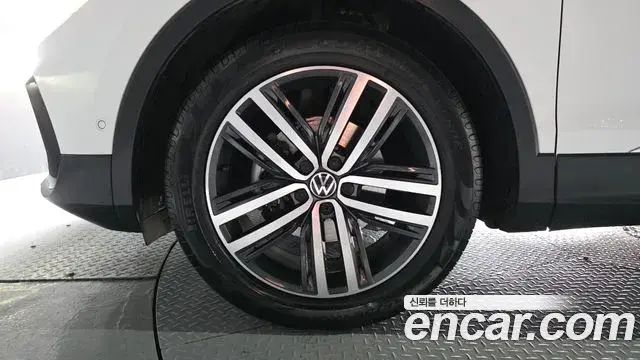 Volkswagen Tiguan 2021 — ფოტო 28/36
