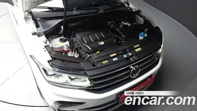 Volkswagen Tiguan 2021 — ფოტო 24/36