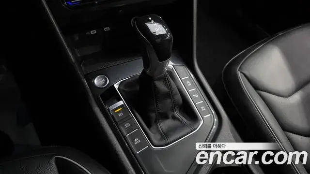 Volkswagen Tiguan 2021 — ფოტო 29/36