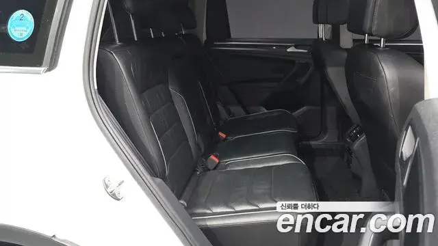 Volkswagen Tiguan 2021 — ფოტო 11/36