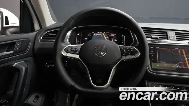 Volkswagen Tiguan 2021 — ფოტო 18/36