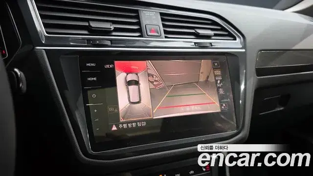 Volkswagen Tiguan 2021 — ფოტო 12/36