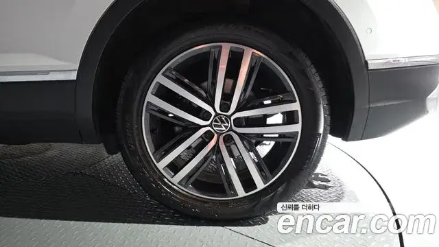 Volkswagen Tiguan 2021 — ფოტო 6/36