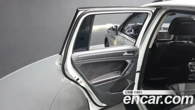 Volkswagen Tiguan 2021 — ფოტო 10/36