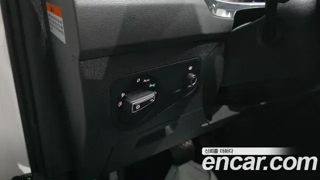 Volkswagen Tiguan 2021 — ფოტო 35/36