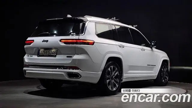 Jeep Grand Cherokee 2022 — ფოტო 8/31