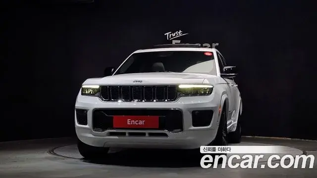Jeep Grand Cherokee 2022 — ფოტო 18/31