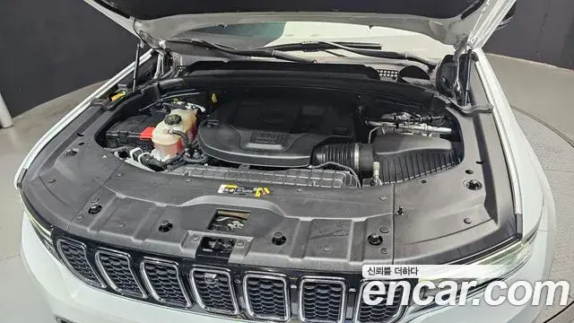 Jeep Grand Cherokee 2022 — ფოტო 1/31
