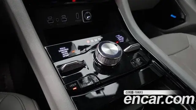 Jeep Grand Cherokee 2022 — ფოტო 25/31