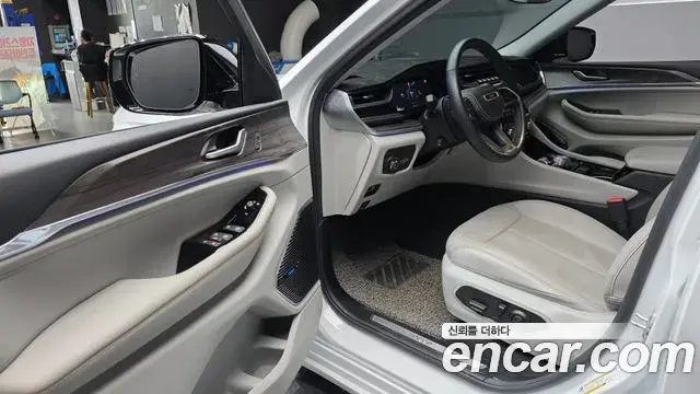 Jeep Grand Cherokee 2022 — ფოტო 19/31