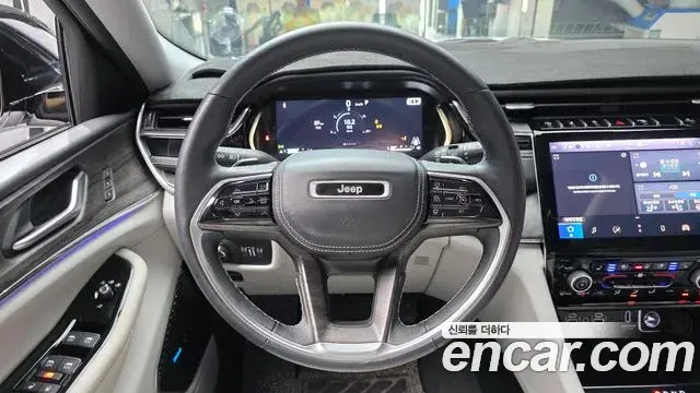Jeep Grand Cherokee 2022 — ფოტო 9/31