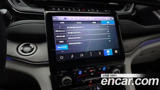 Jeep Grand Cherokee 2022 — ფოტო 17/31
