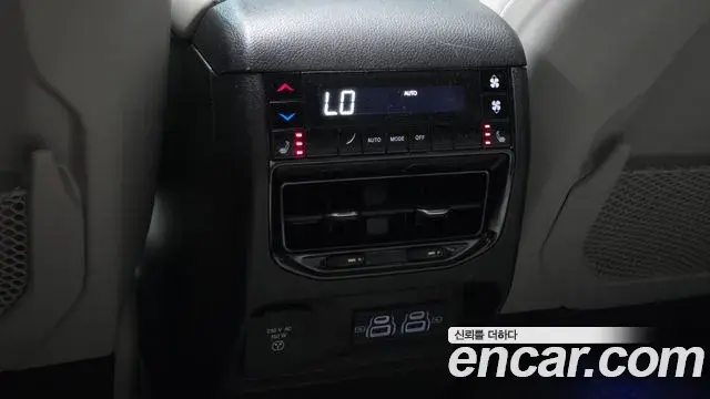 Jeep Grand Cherokee 2022 — ფოტო 14/31