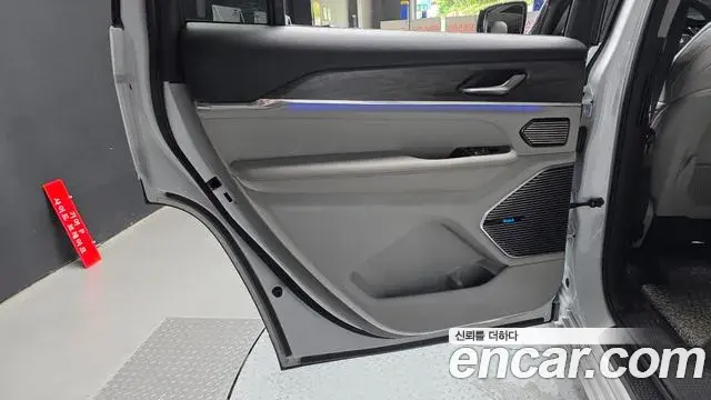 Jeep Grand Cherokee 2022 — ფოტო 13/31