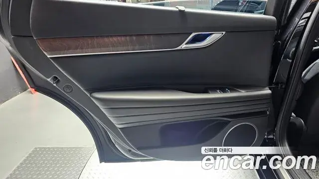 Genesis G80 2023 — ფოტო 18/35