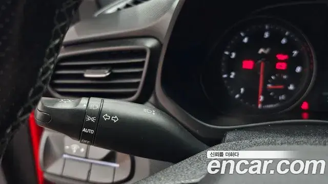 Hyundai Veloster 2019 — Фото 19/20