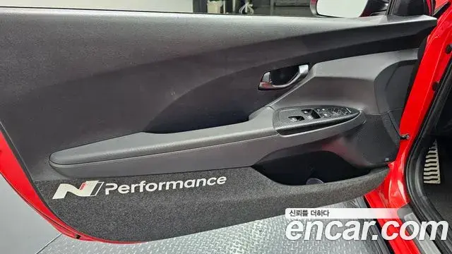 Hyundai Veloster 2019 — ფოტო 28/30