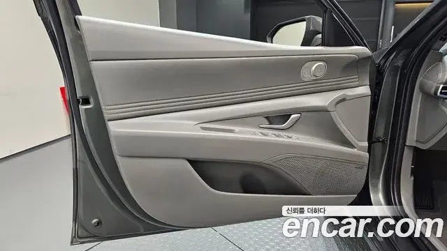 Hyundai The New Avante Hybrid 2022 — ფოტო 10/32