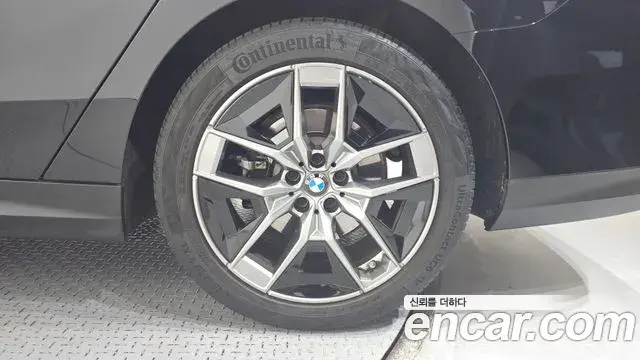 BMW 5 Series 2023 — ფოტო 30/30
