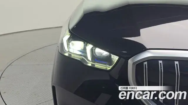 BMW 5 Series 2023 — ფოტო 8/30