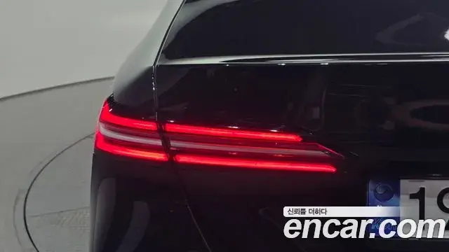 BMW 5 Series 2023 — ფოტო 5/30