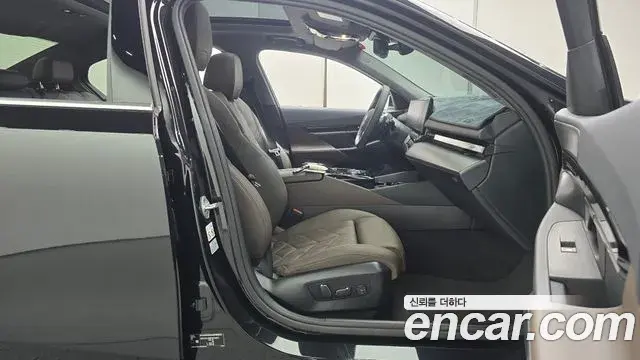 BMW 5 Series 2023 — ფოტო 13/30