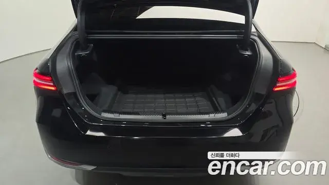 BMW 5 Series 2023 — ფოტო 15/30