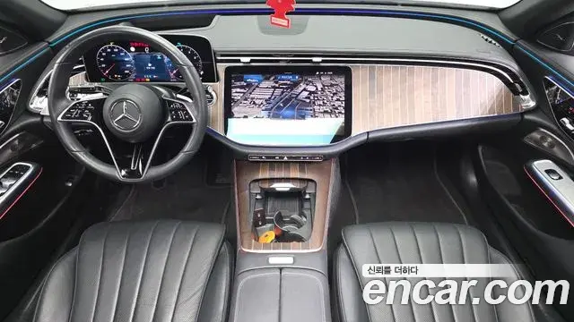 Mercedes-Benz E-Class 2024 — Photo 10/16