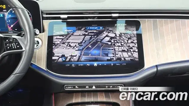 Mercedes-Benz E-Class 2024 — Photo 14/16