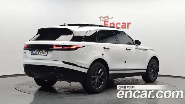 Land Rover Range Rover Velar 2024 — ფოტო 18/41