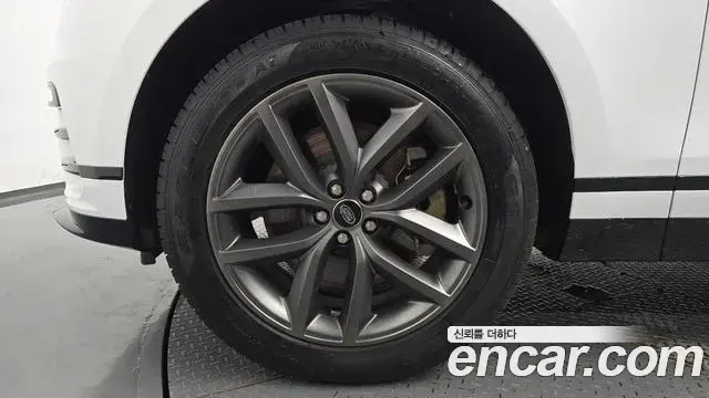 Land Rover Range Rover Velar 2024 — ფოტო 16/41