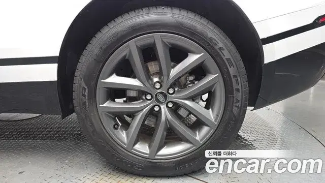 Land Rover Range Rover Velar 2024 — ფოტო 17/41