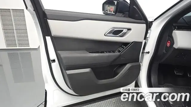 Land Rover Range Rover Velar 2024 — ფოტო 4/41
